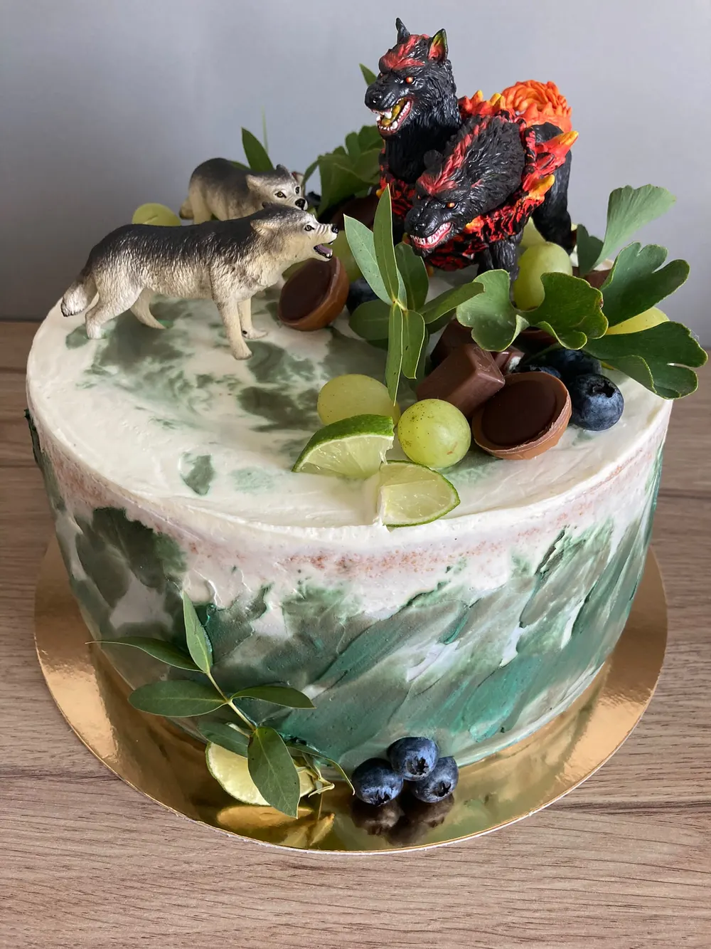 A cake made to order by JuliCake