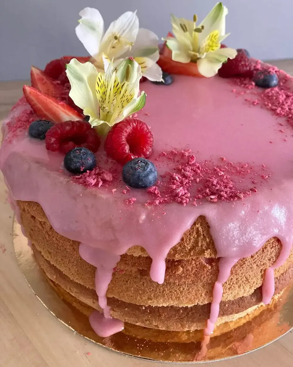 A cake made to order by JuliCake