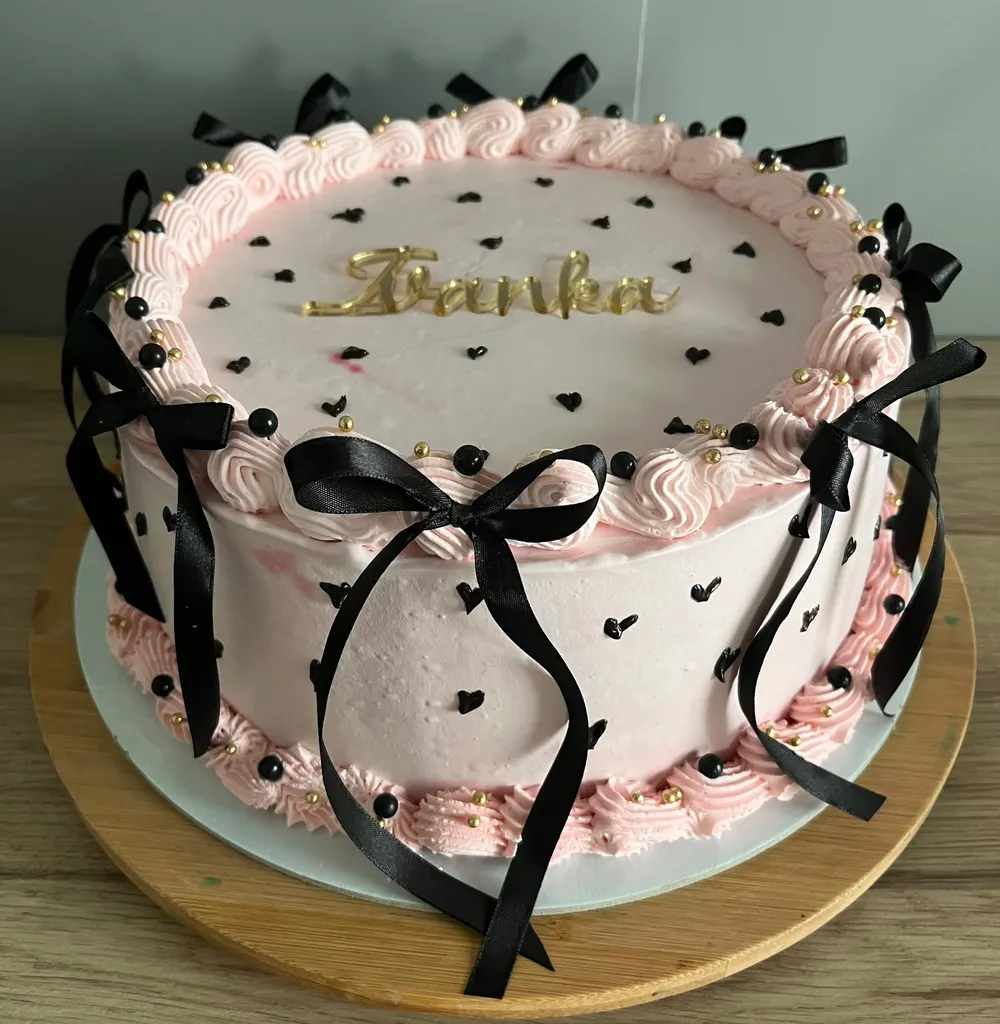 A cake made to order by JuliCake