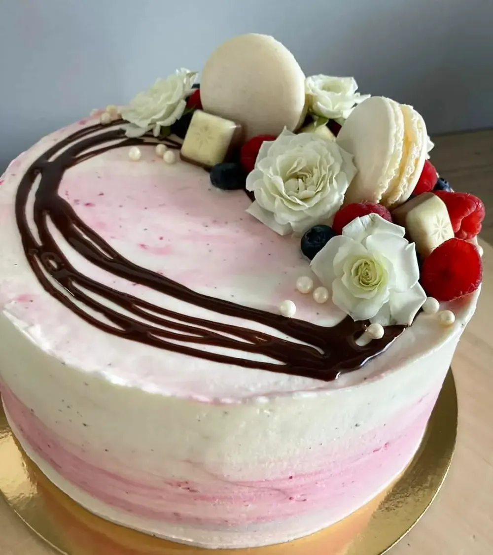 A cake made to order by JuliCake