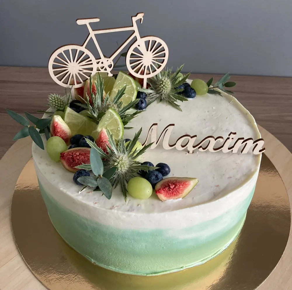 A cake made to order by JuliCake