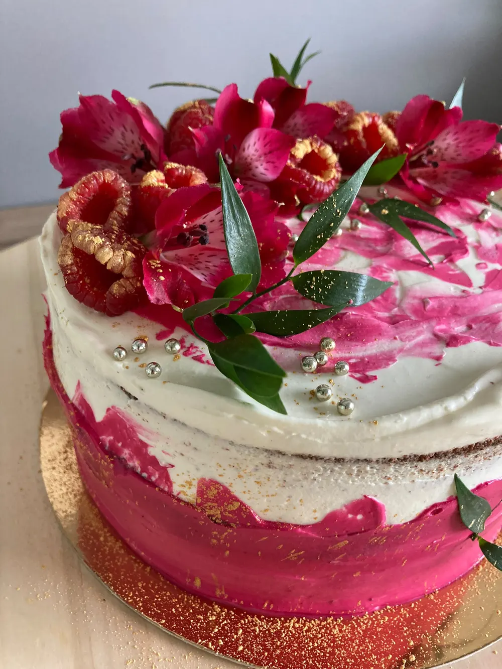 A cake made to order by JuliCake