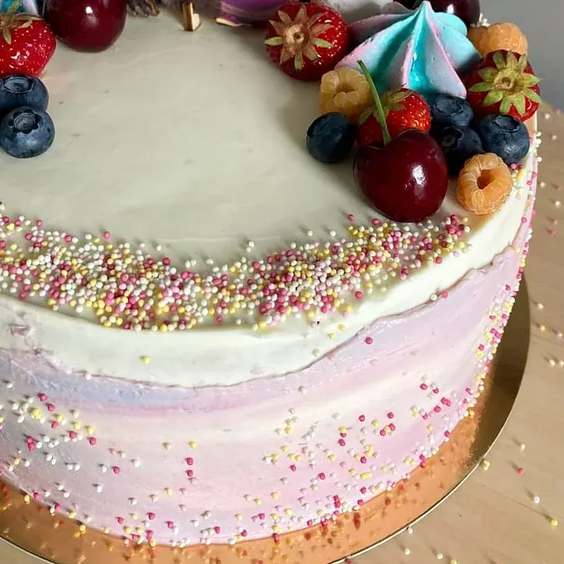 A cake made to order by JuliCake