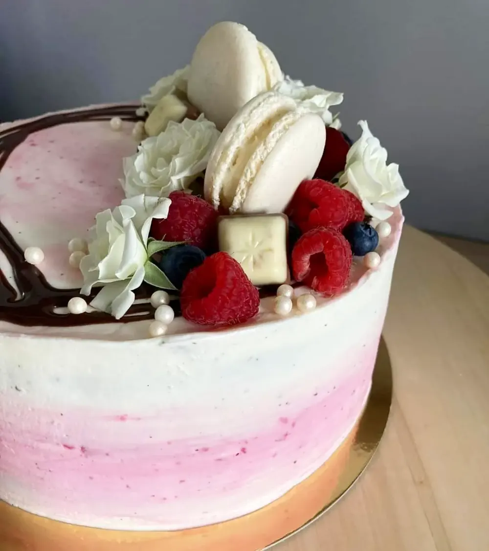 A cake made to order by JuliCake