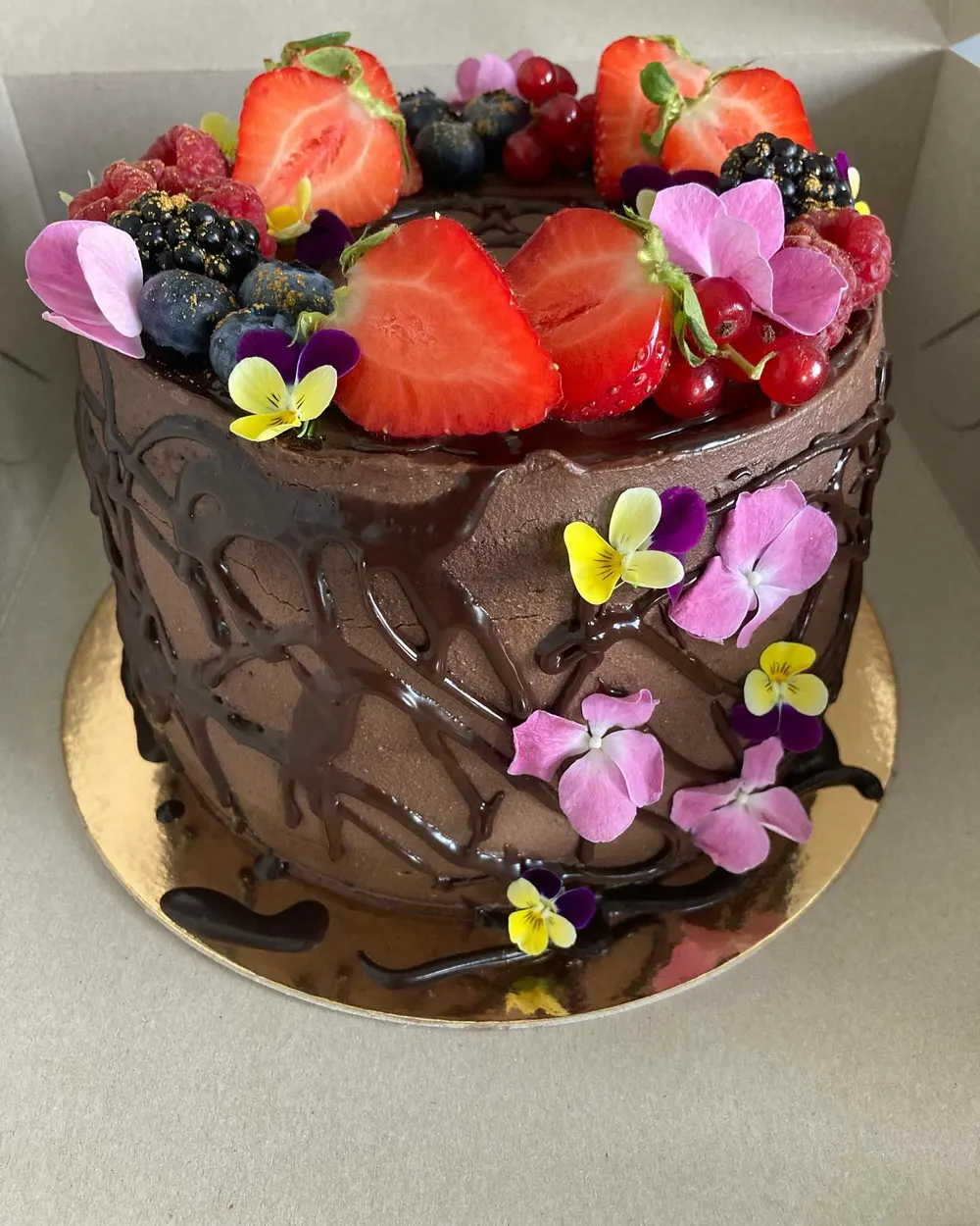 A cake made to order by JuliCake