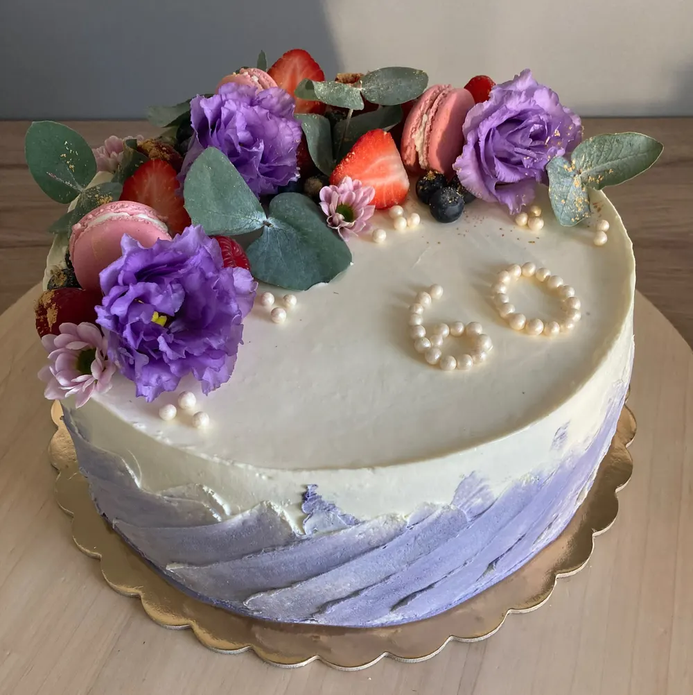 A cake made to order by JuliCake
