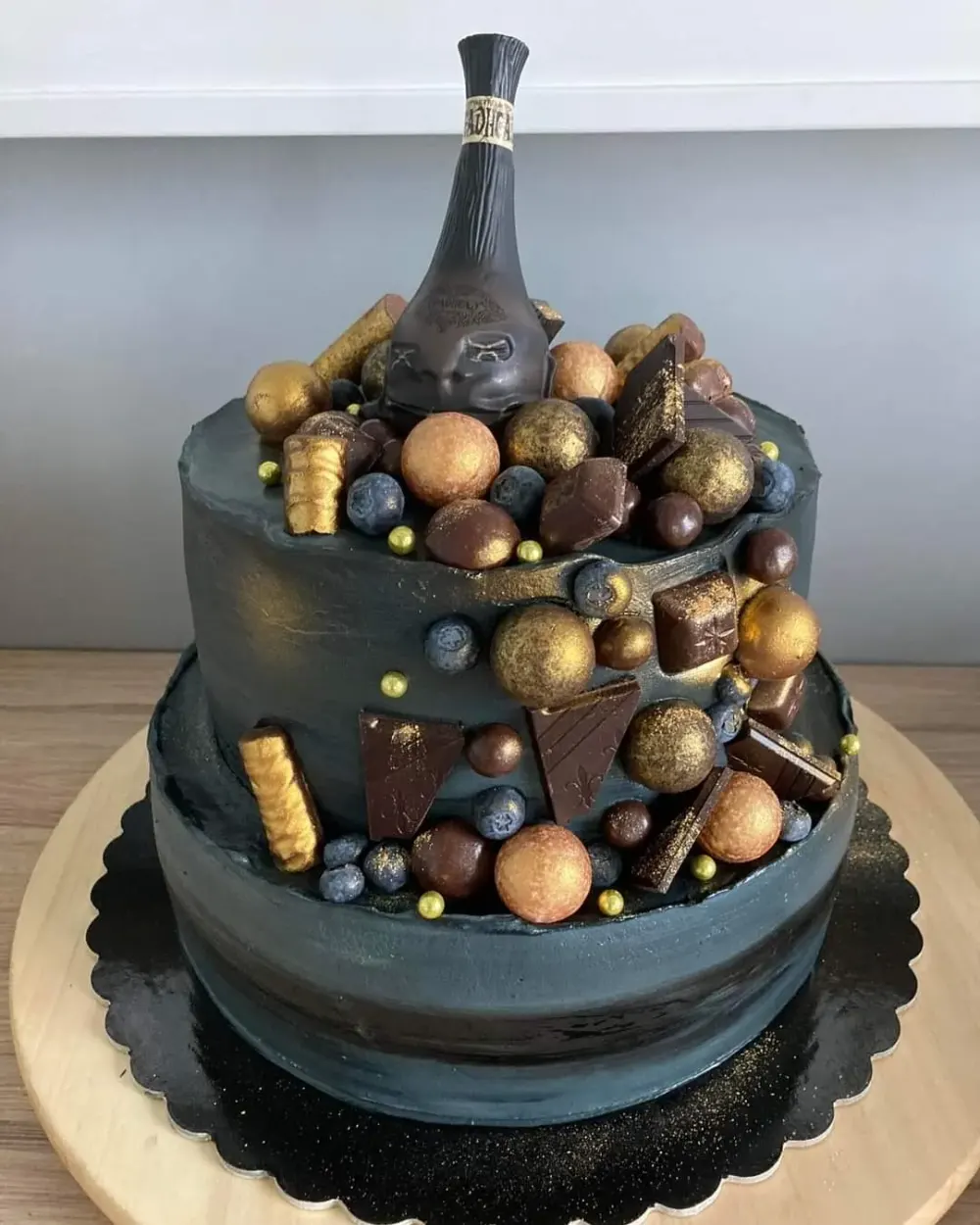 A cake made to order by JuliCake