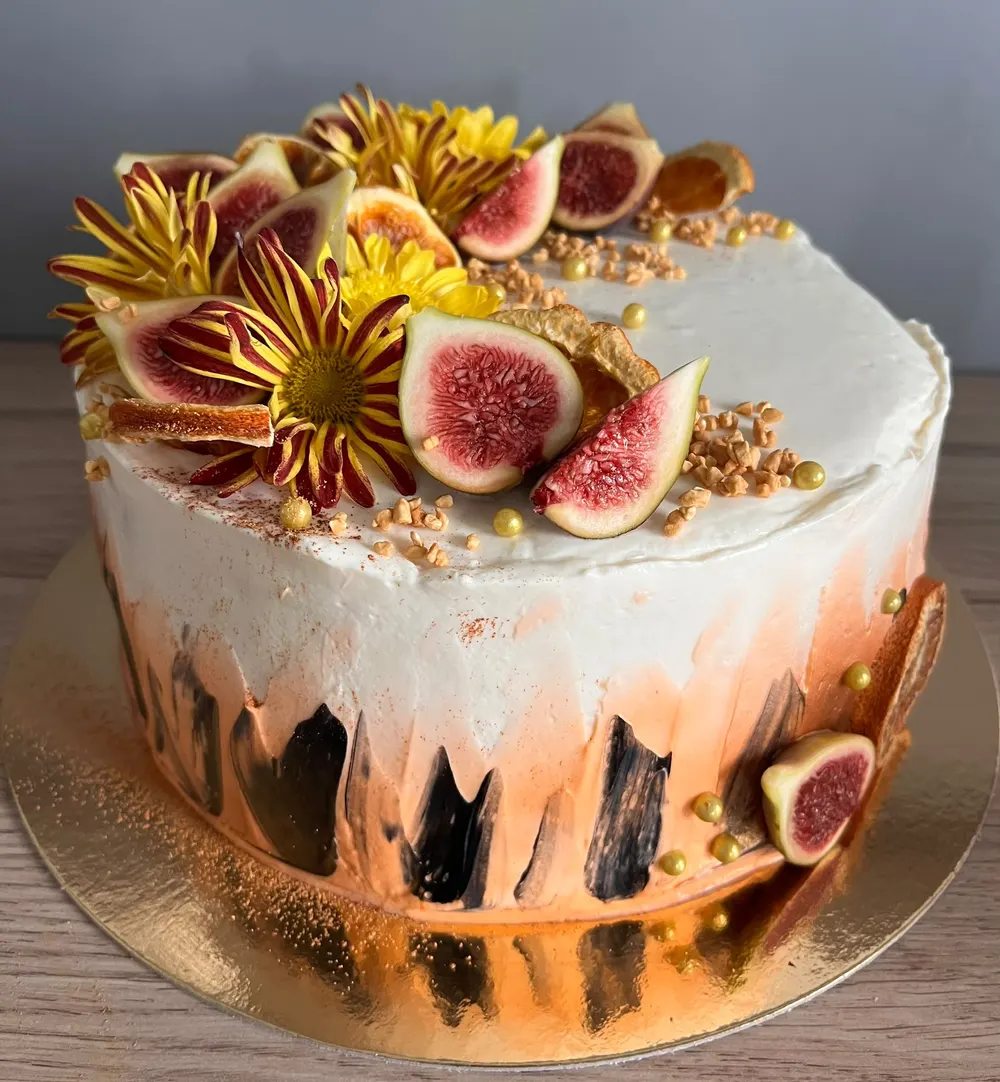 A cake made to order by JuliCake