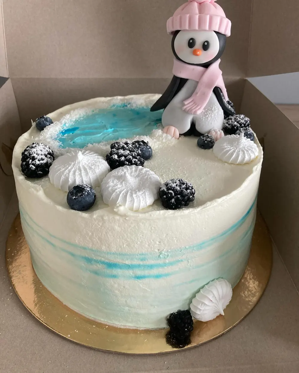 A cake made to order by JuliCake