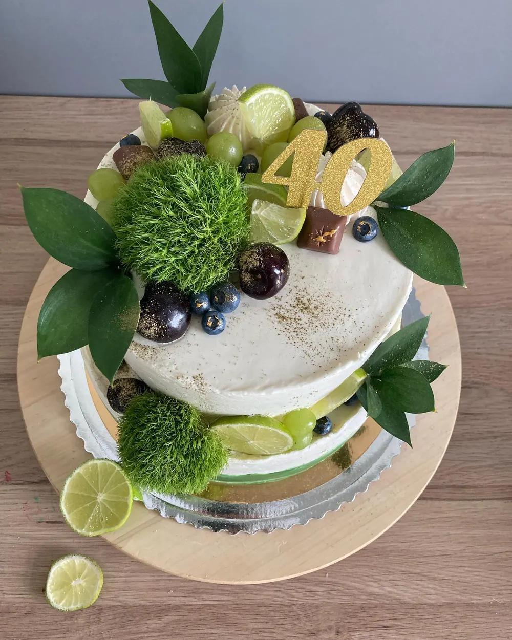 A cake made to order by JuliCake