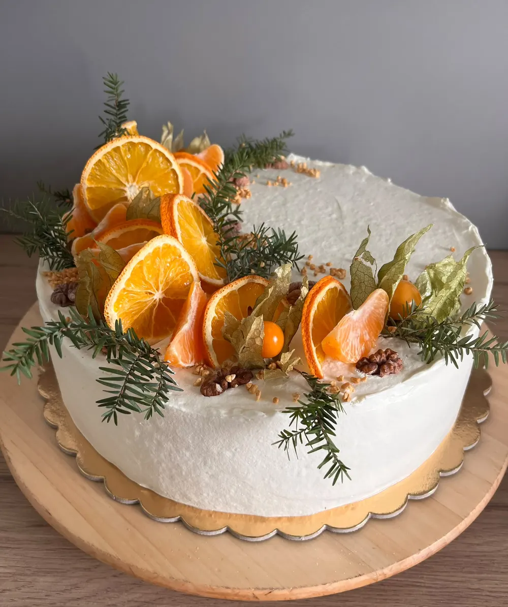 A cake made to order by JuliCake