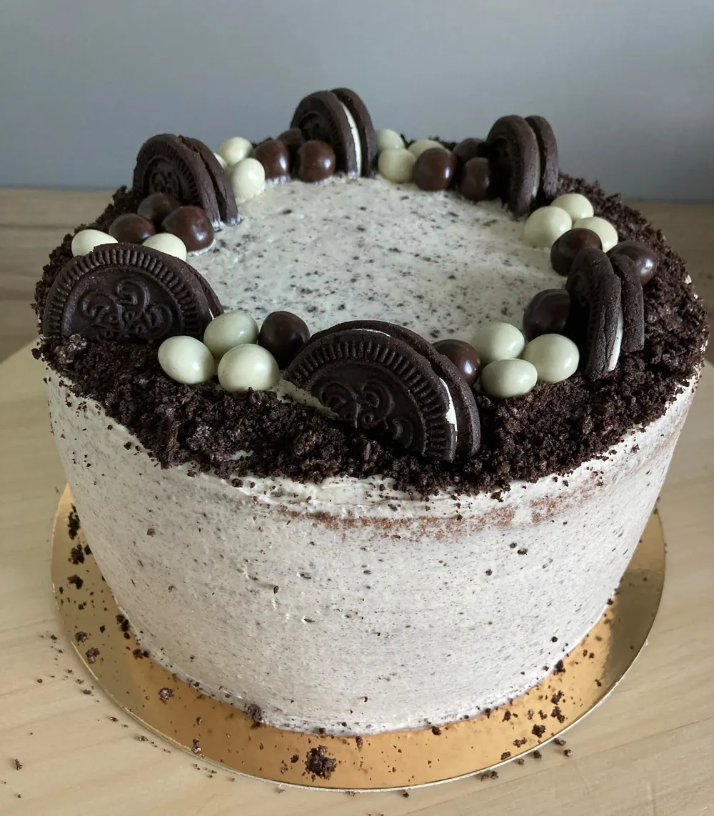 A cake made to order by JuliCake