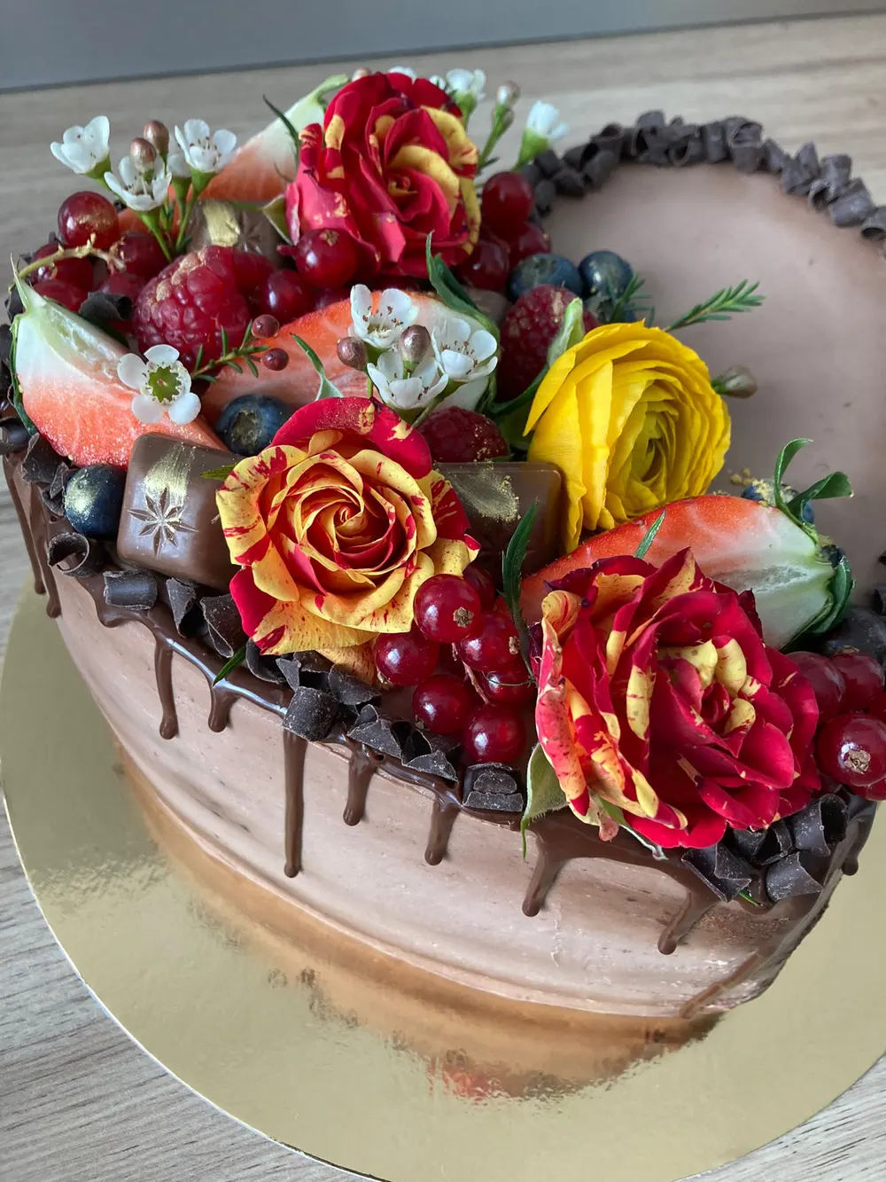 A cake made to order by JuliCake