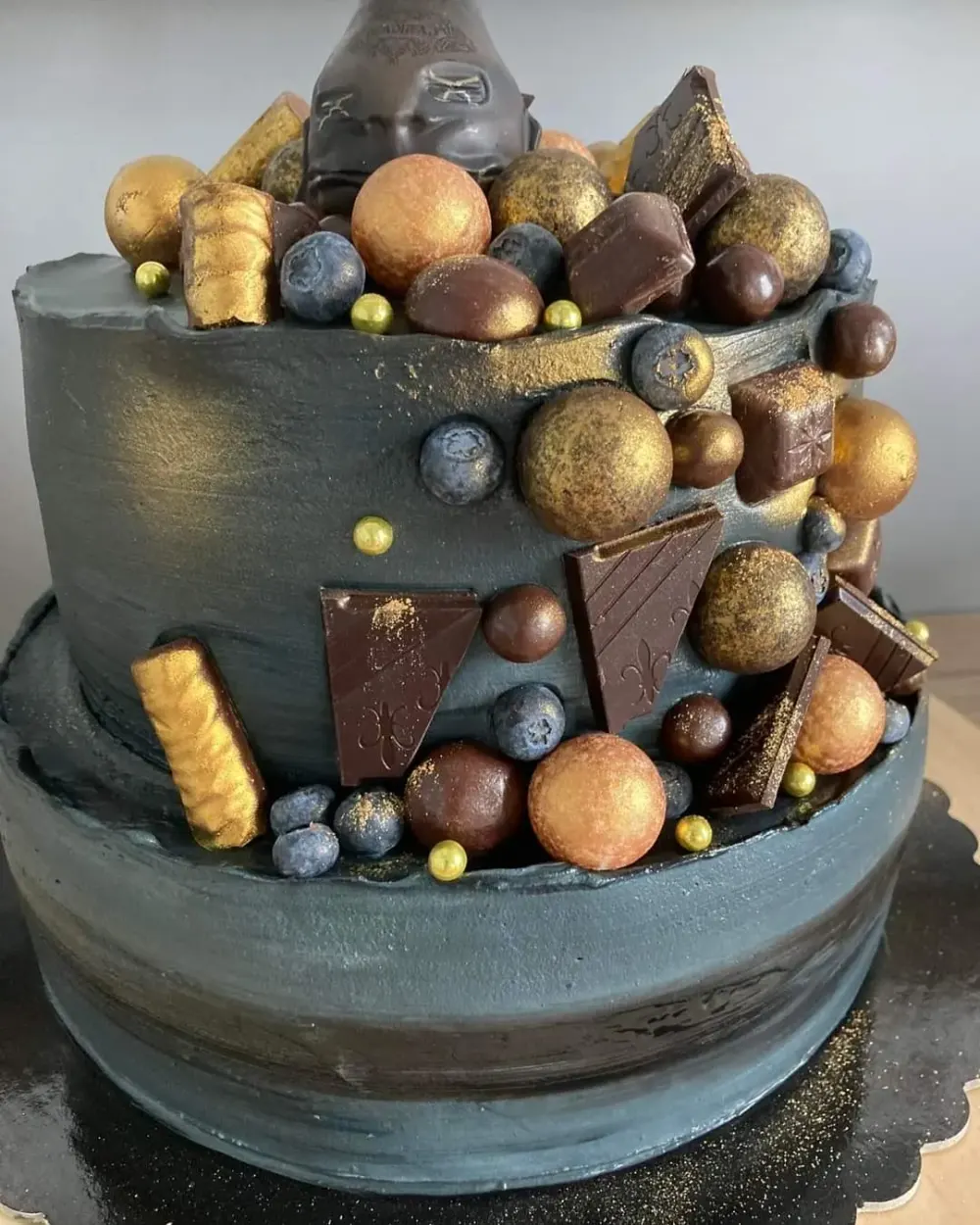 A cake made to order by JuliCake
