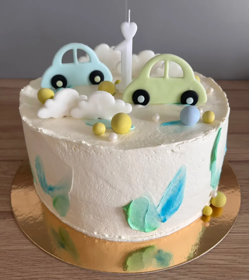 A cake made to order by JuliCake