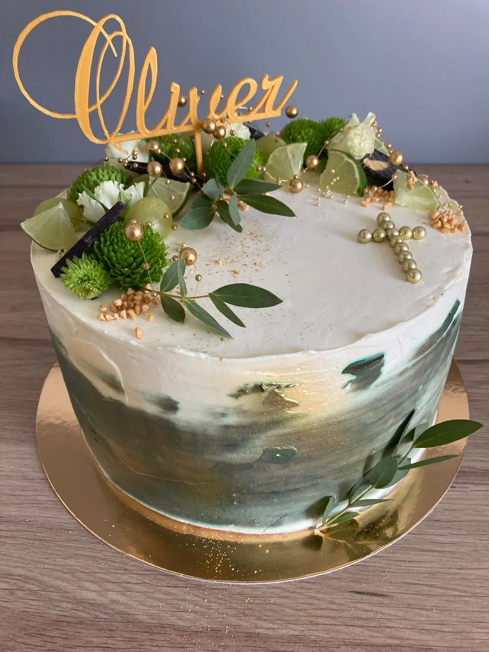 A cake made to order by JuliCake