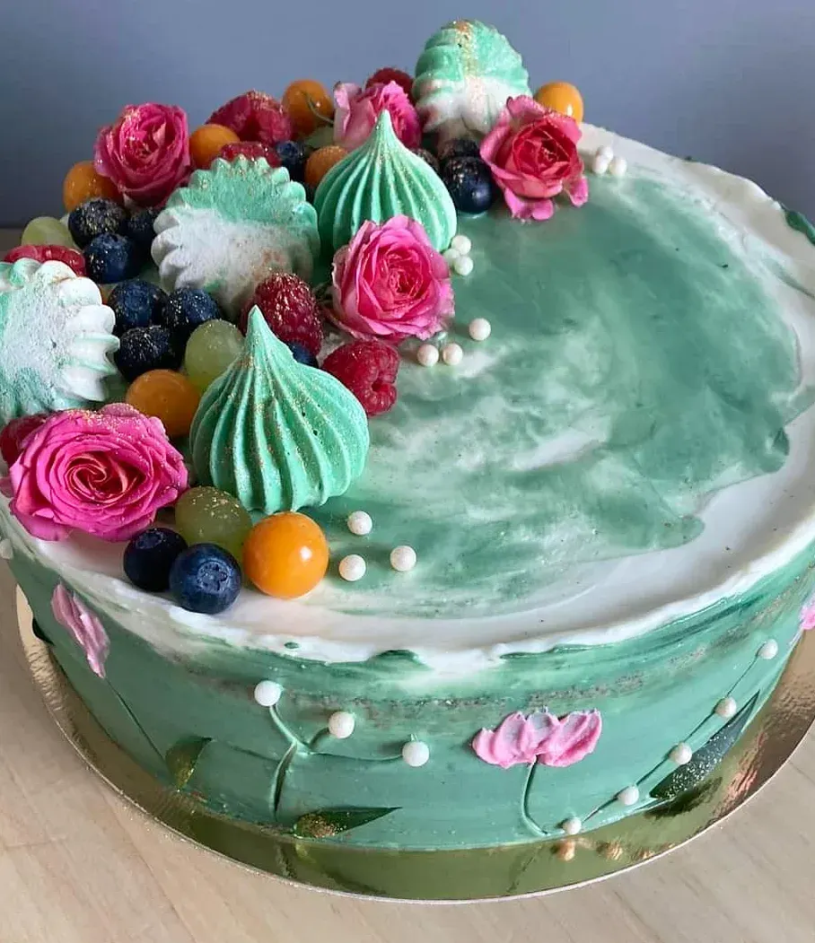 A cake made to order by JuliCake