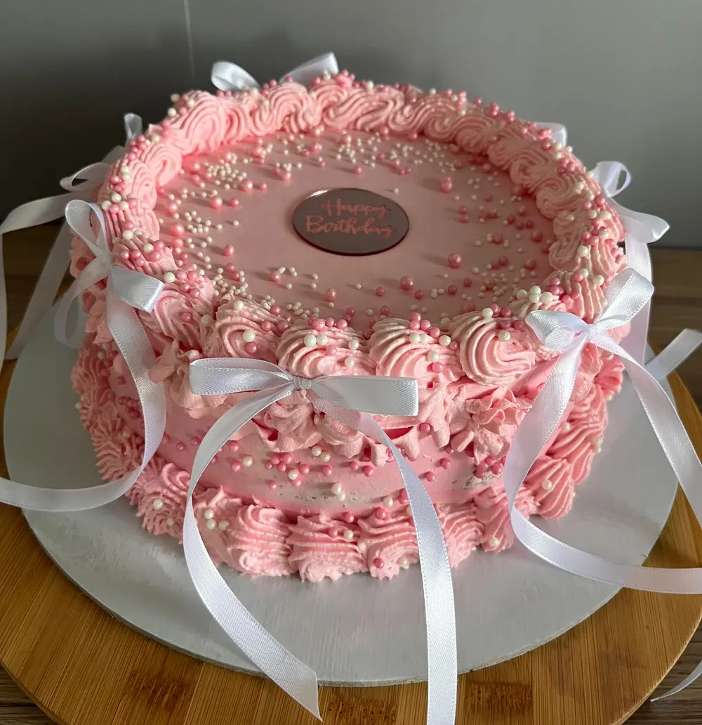 A cake made to order by JuliCake