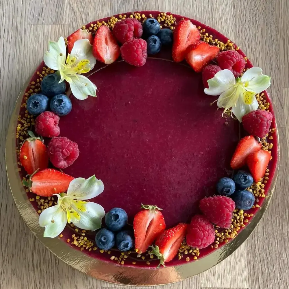 A cake made to order by JuliCake