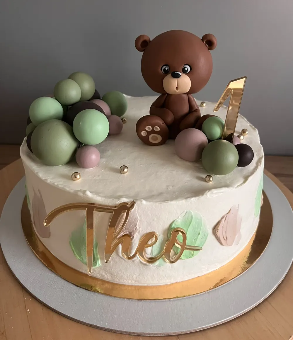 A cake made to order by JuliCake
