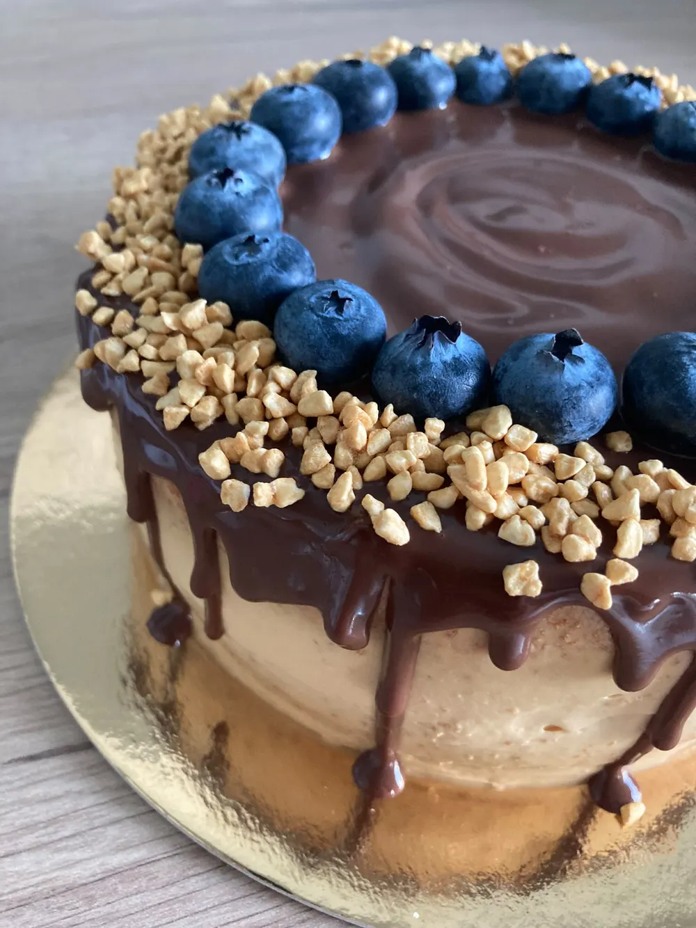 A cake made to order by JuliCake