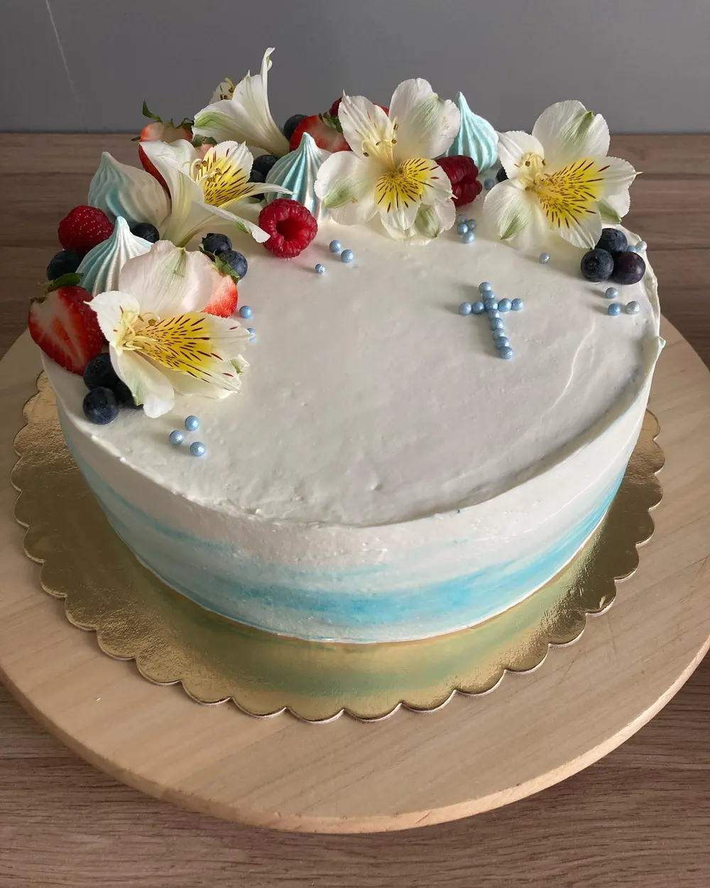 A cake made to order by JuliCake
