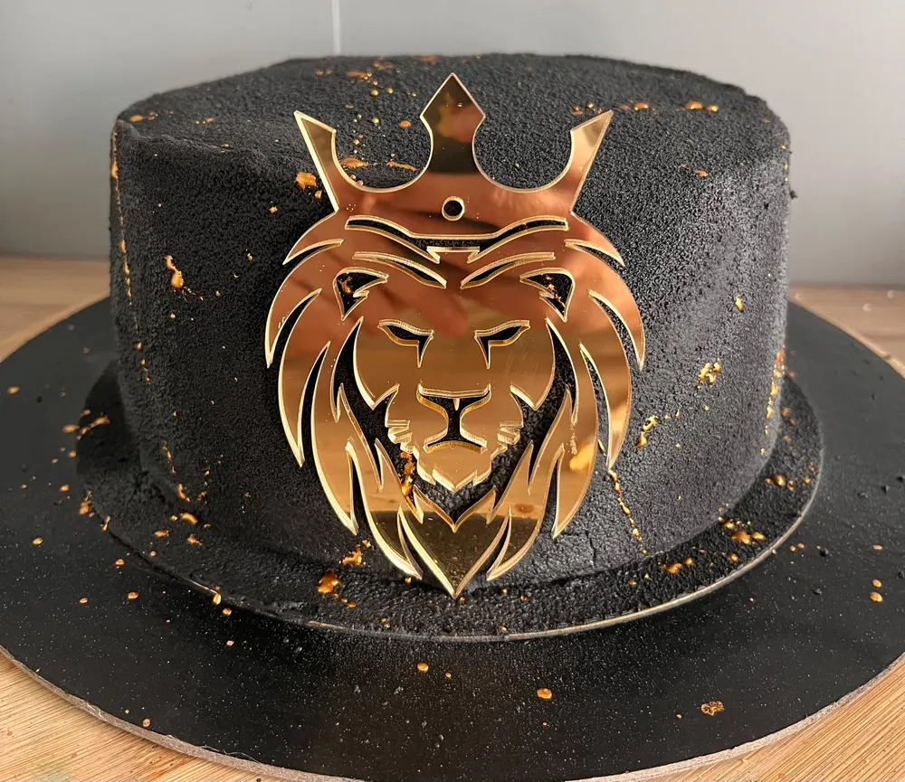 A cake made to order by JuliCake