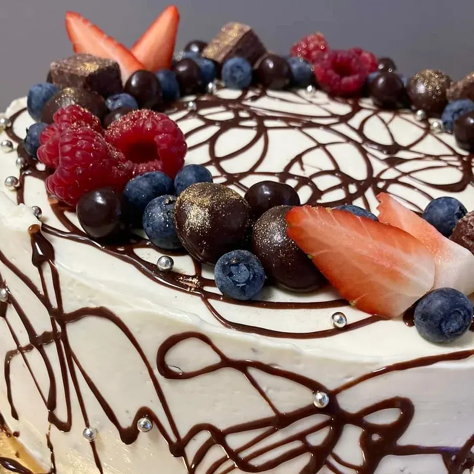 A cake made to order by JuliCake