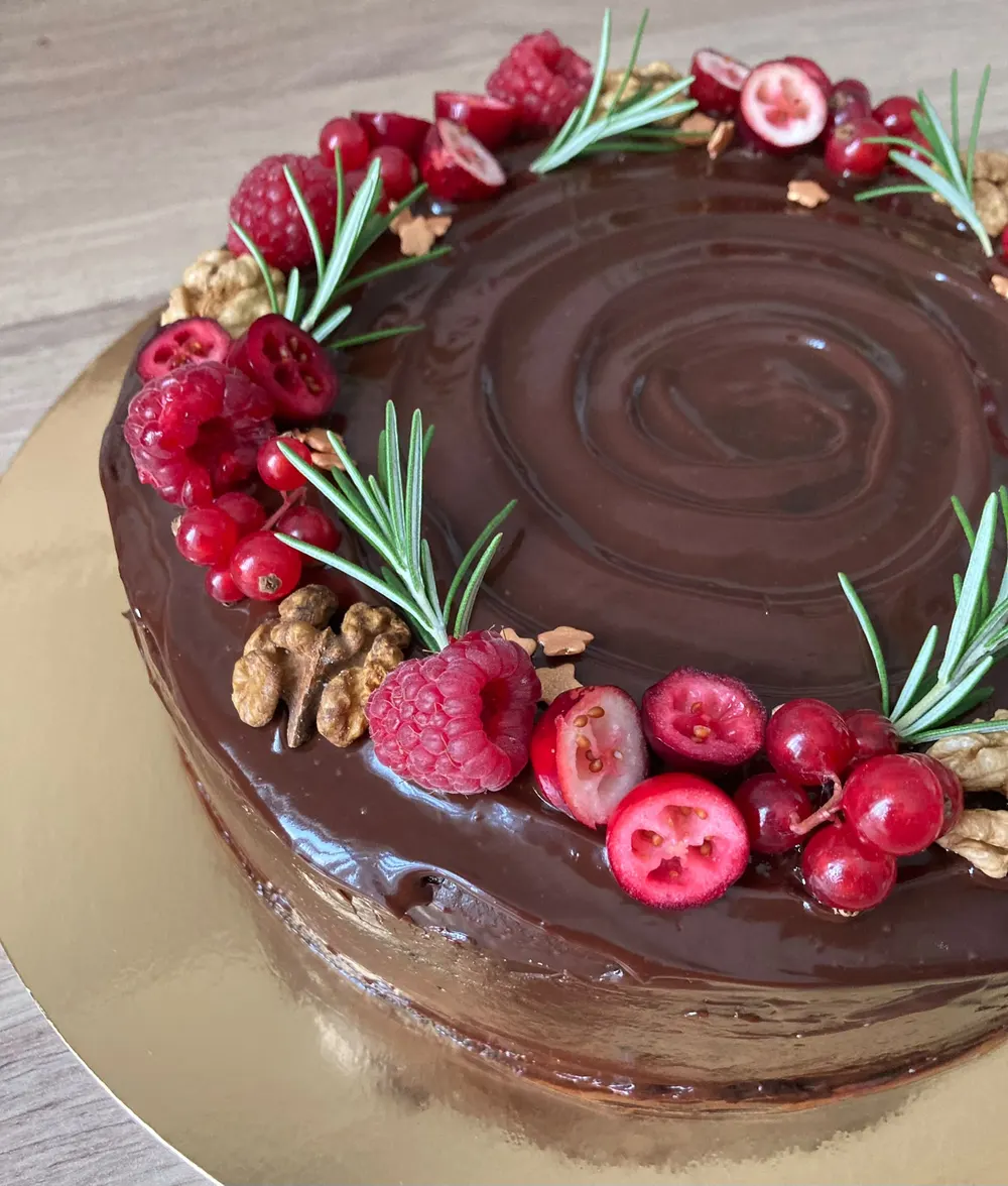 A cake made to order by JuliCake