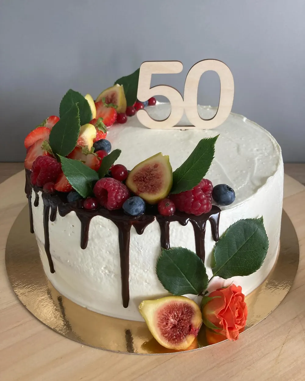 A cake made to order by JuliCake