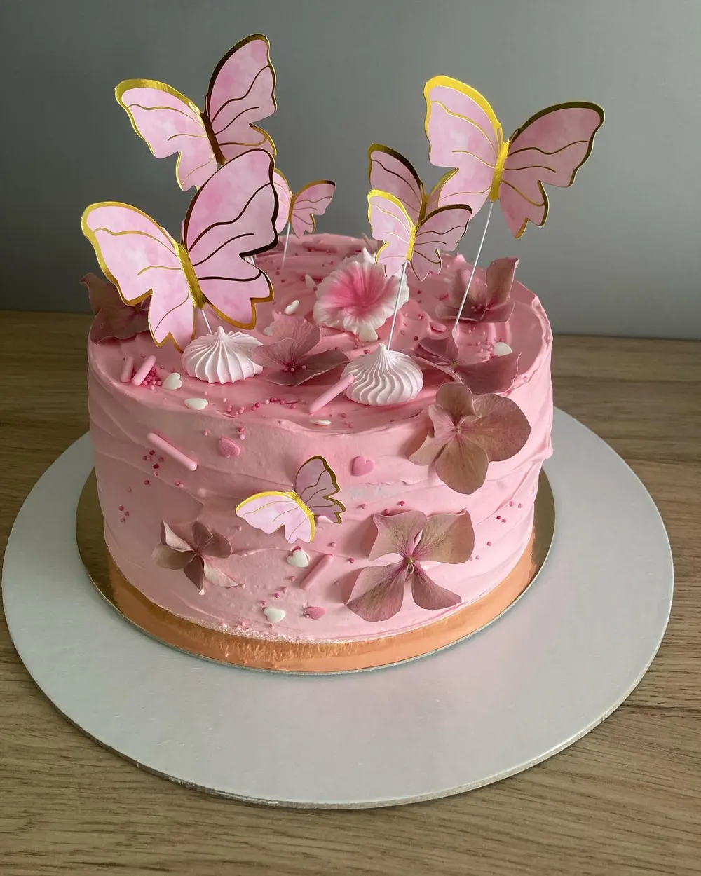 A cake made to order by JuliCake
