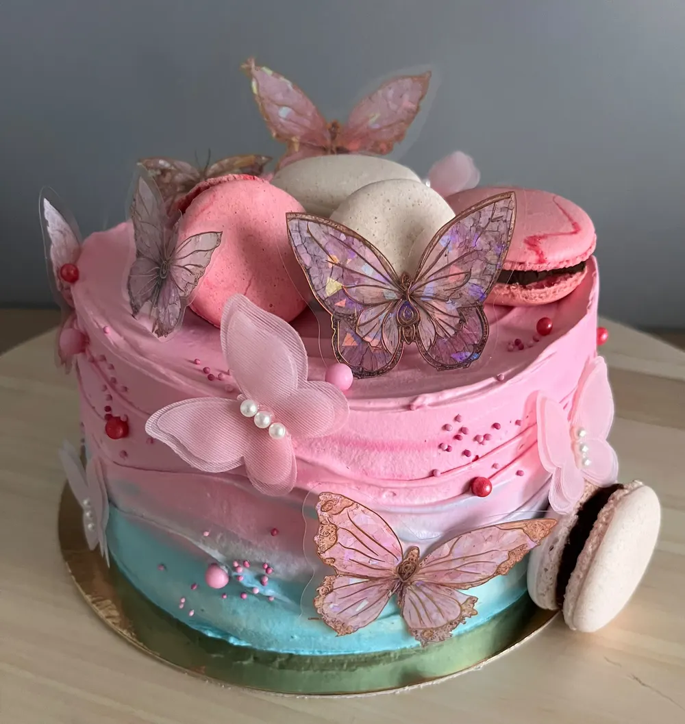 A cake made to order by JuliCake