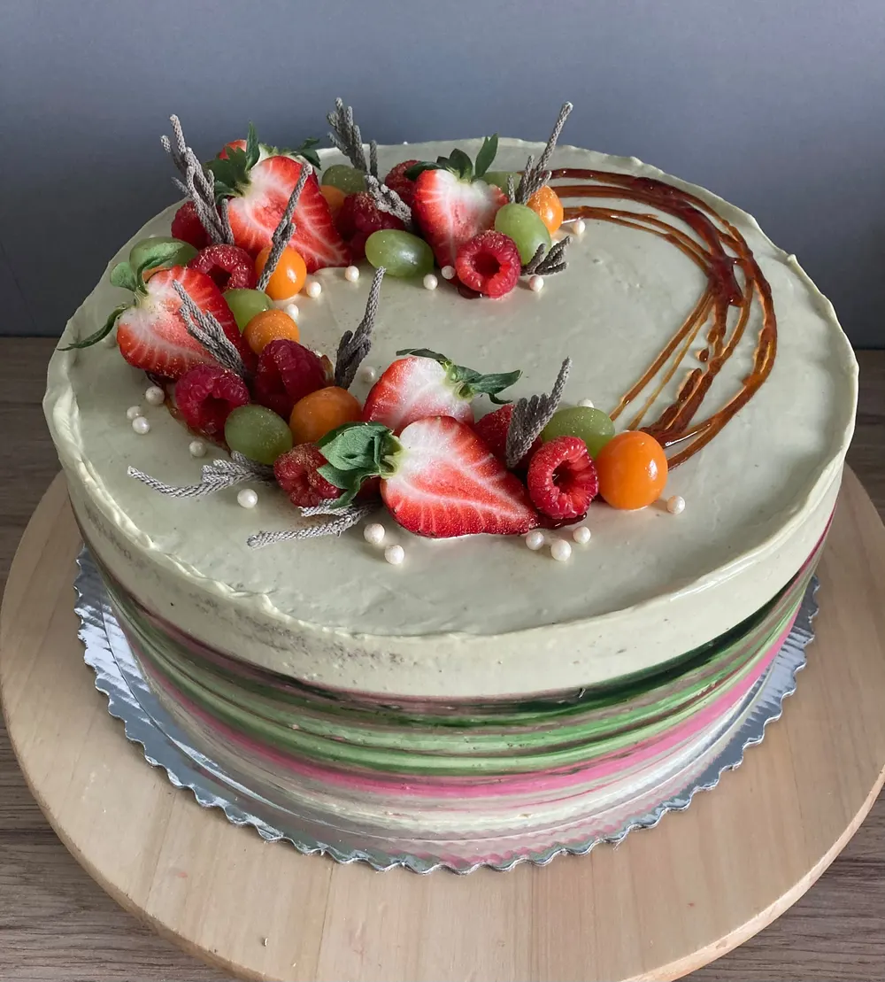 A cake made to order by JuliCake