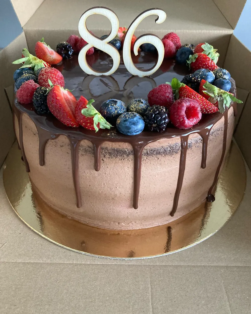 A cake made to order by JuliCake