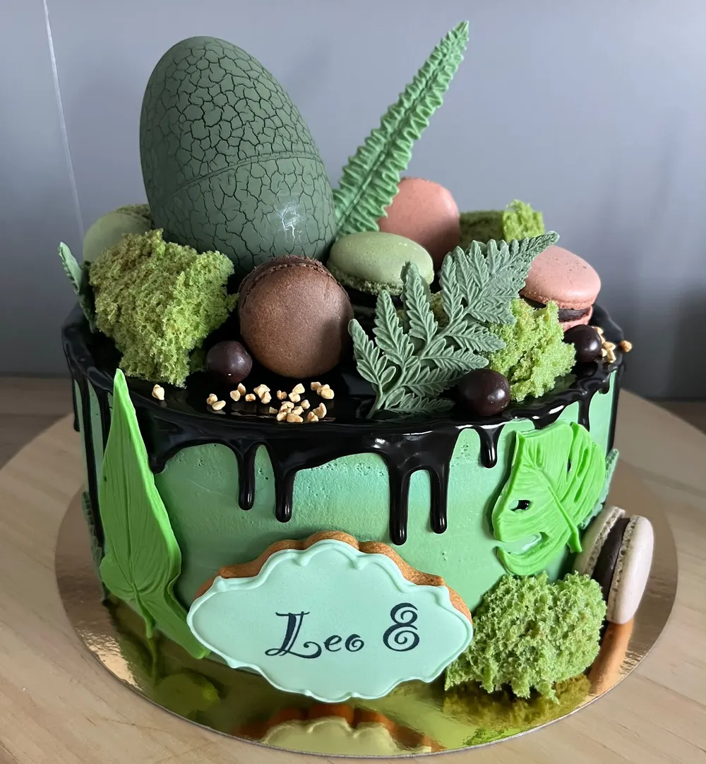 A cake made to order by JuliCake