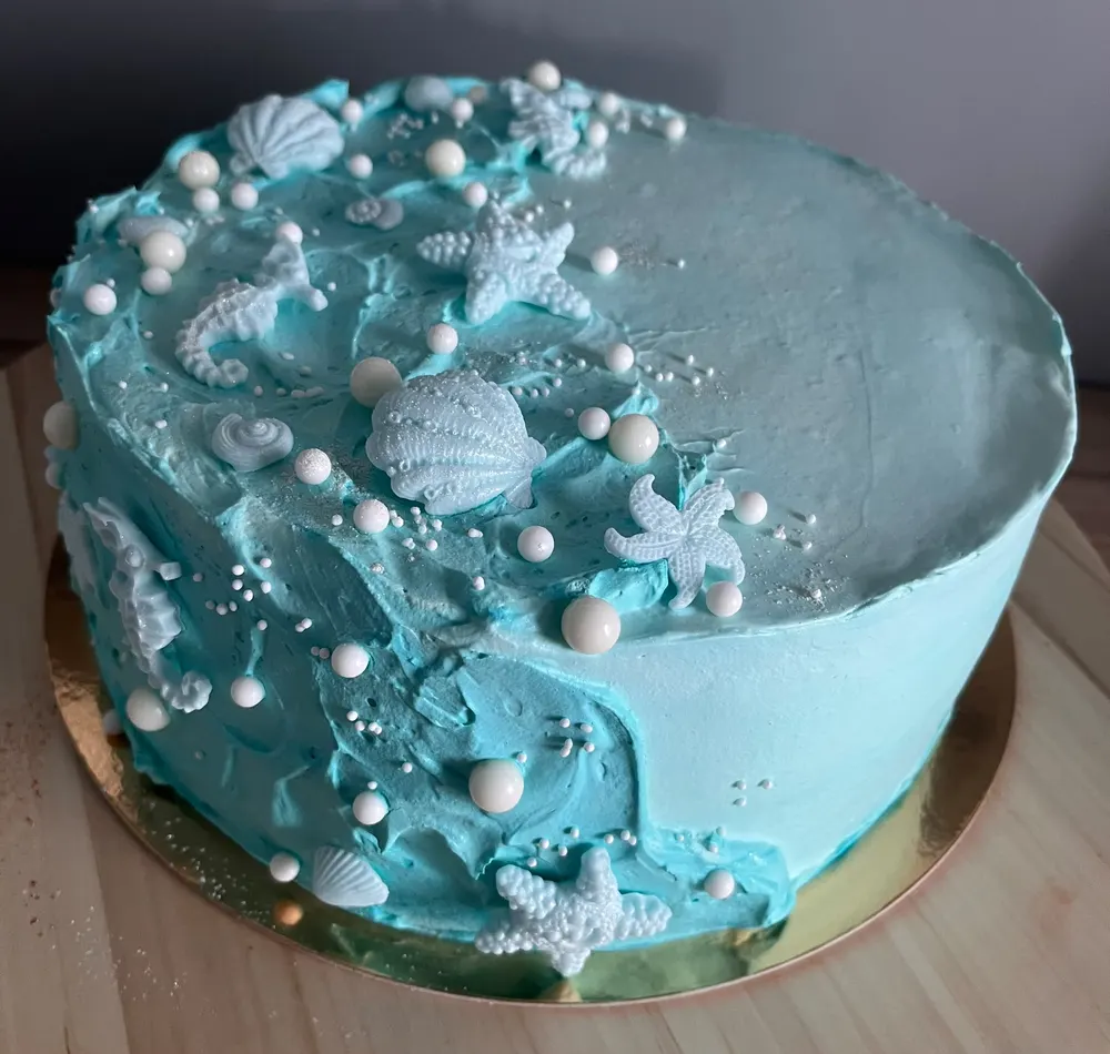 A cake made to order by JuliCake