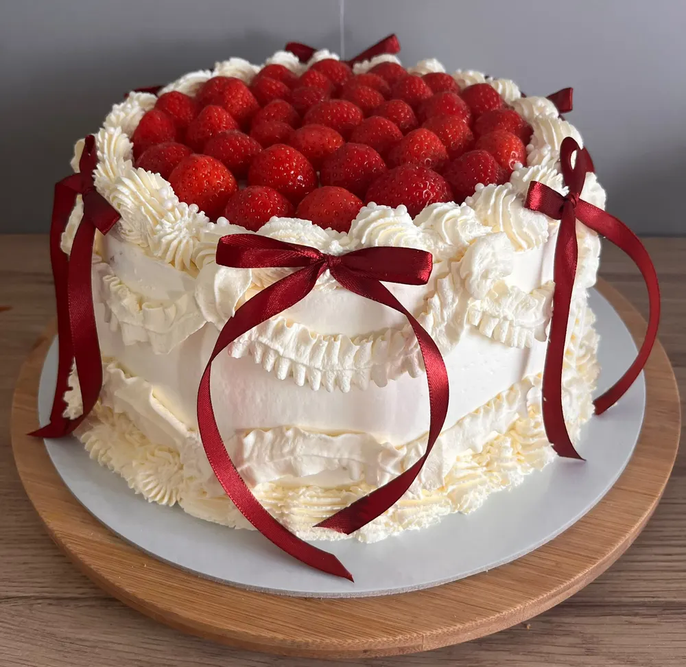 A cake made to order by JuliCake