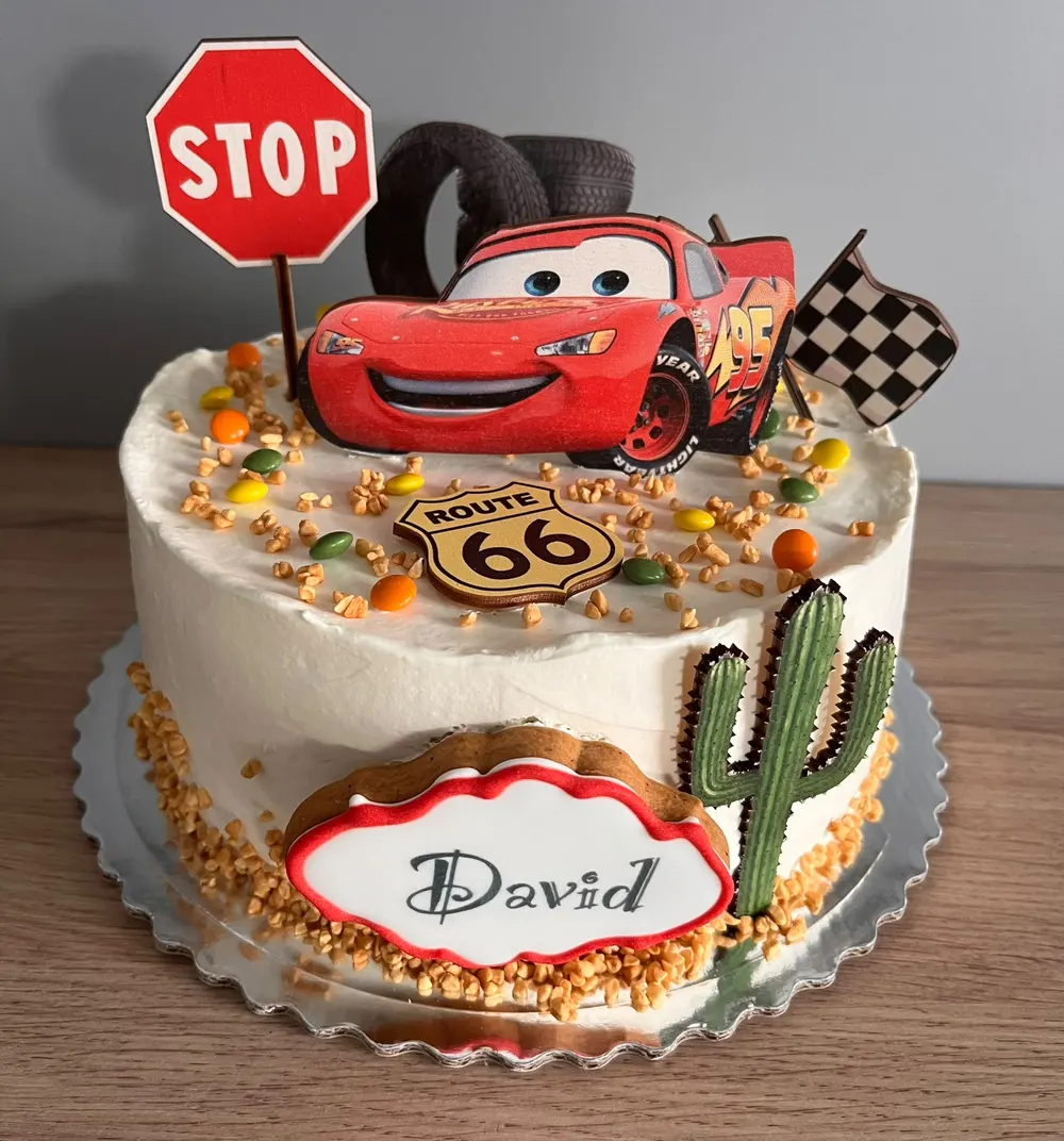 A cake made to order by JuliCake