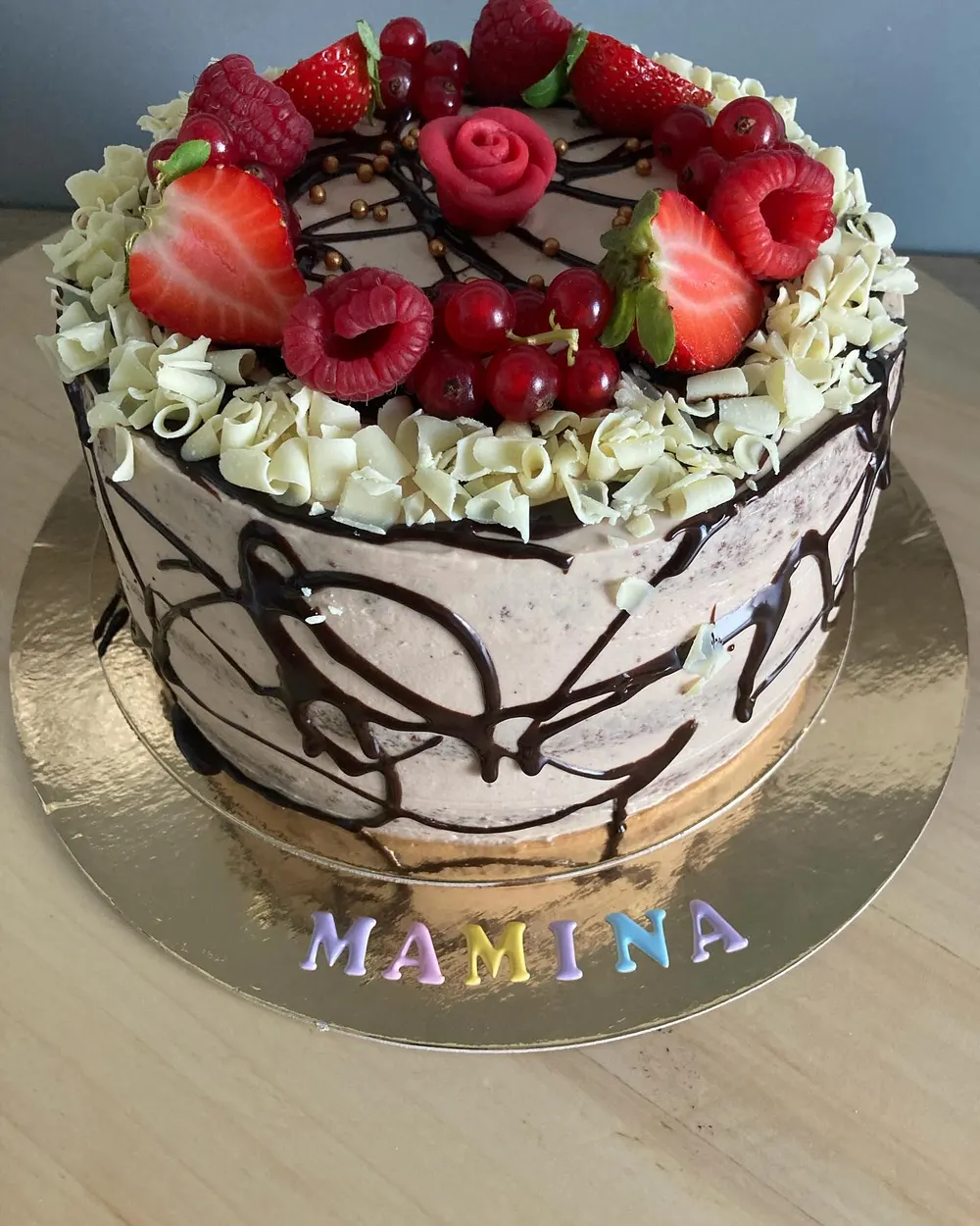 A cake made to order by JuliCake