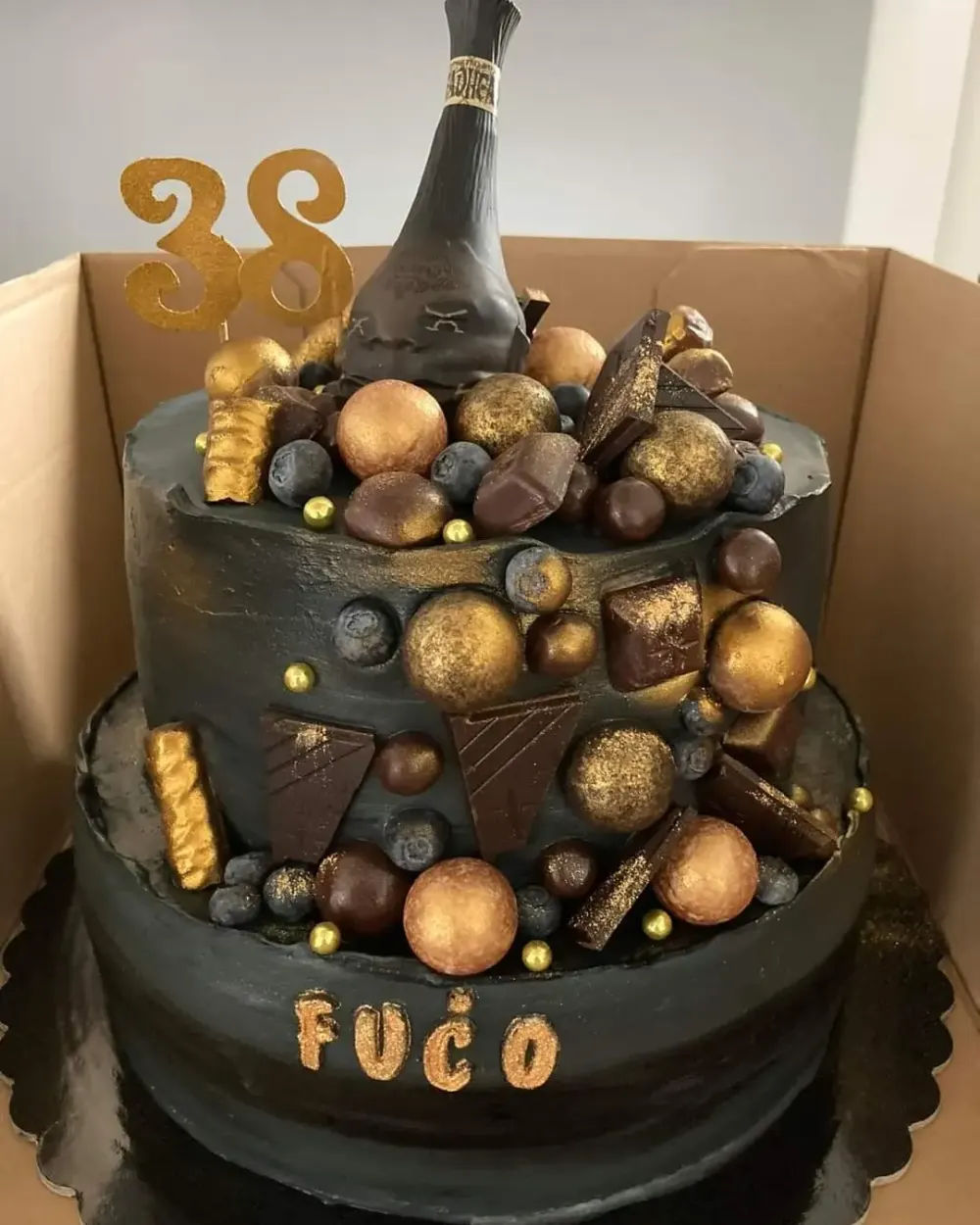 A cake made to order by JuliCake