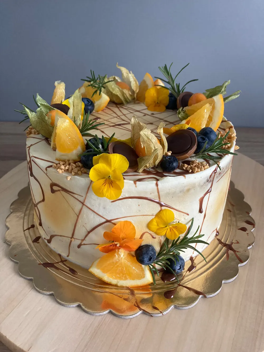 A cake made to order by JuliCake