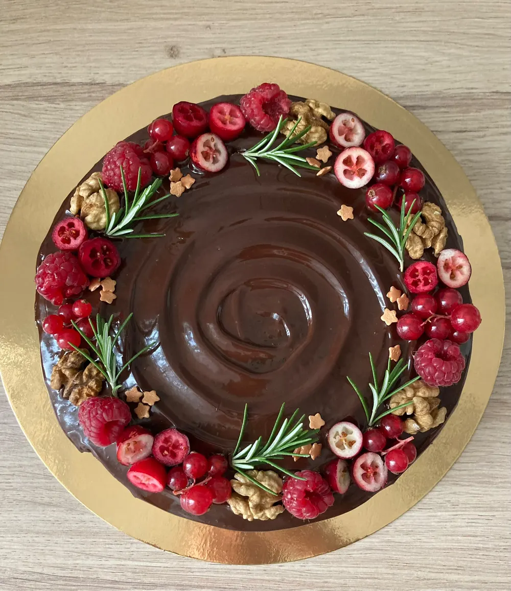 A cake made to order by JuliCake
