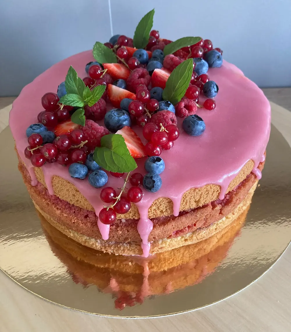A cake made to order by JuliCake