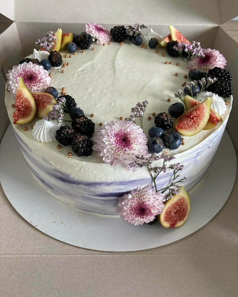 A cake made to order by JuliCake