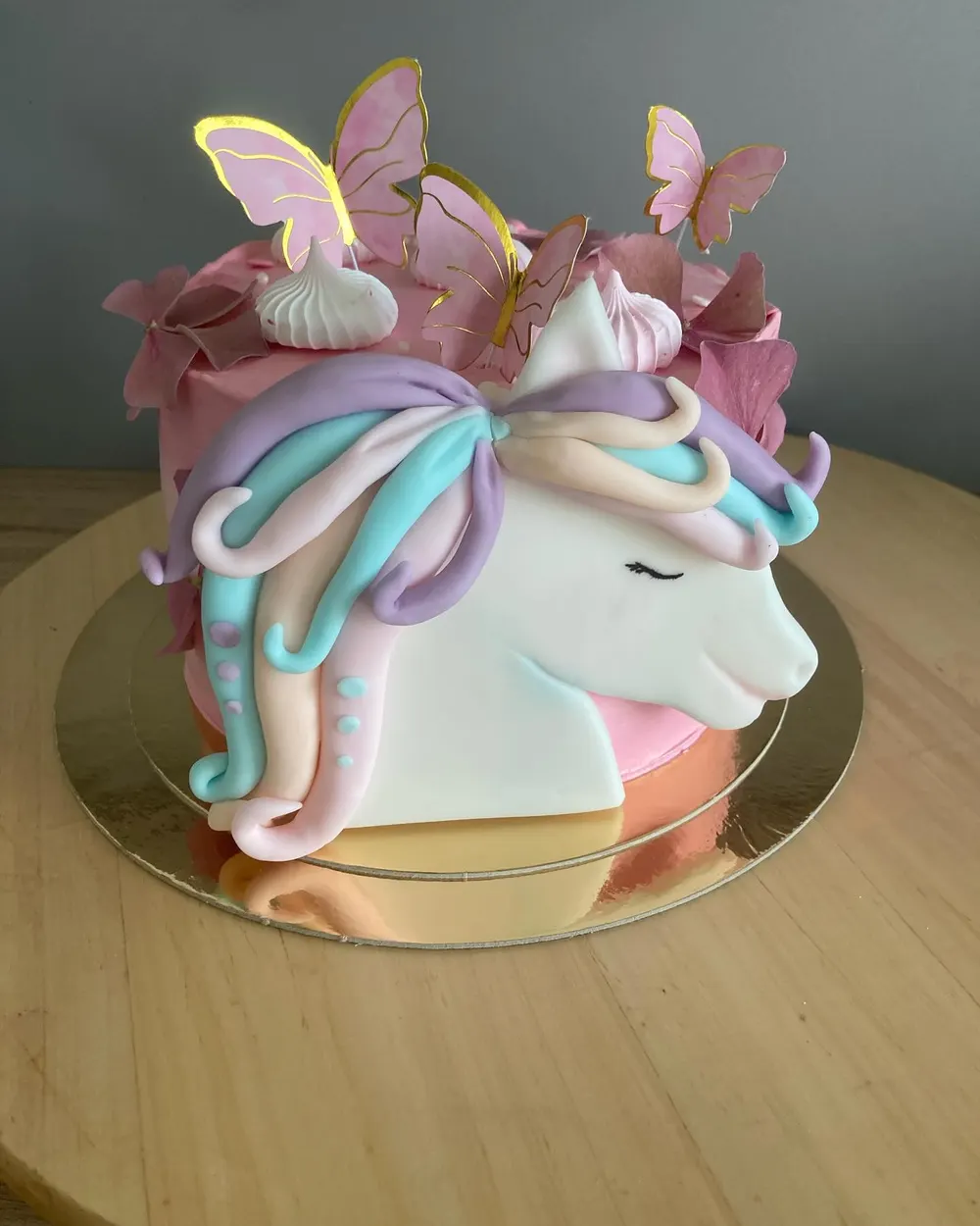 A cake made to order by JuliCake