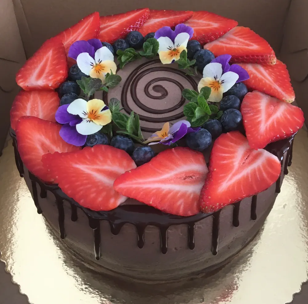 A cake made to order by JuliCake