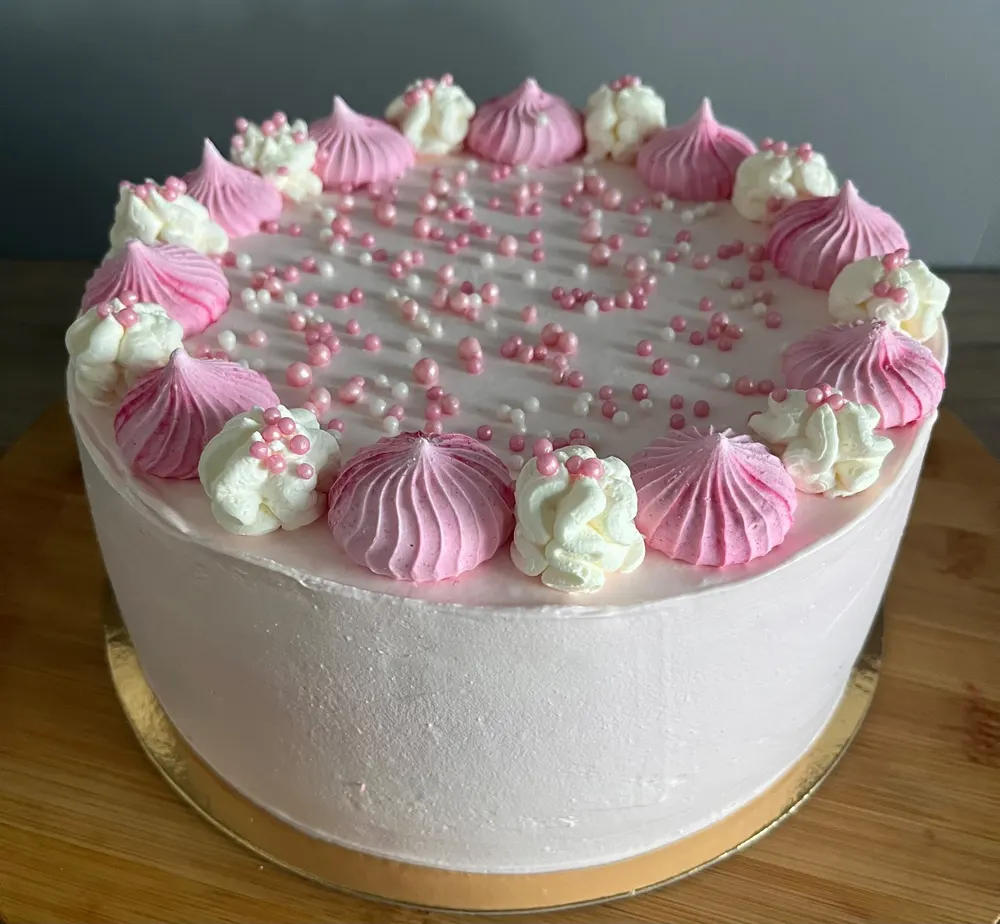 A cake made to order by JuliCake