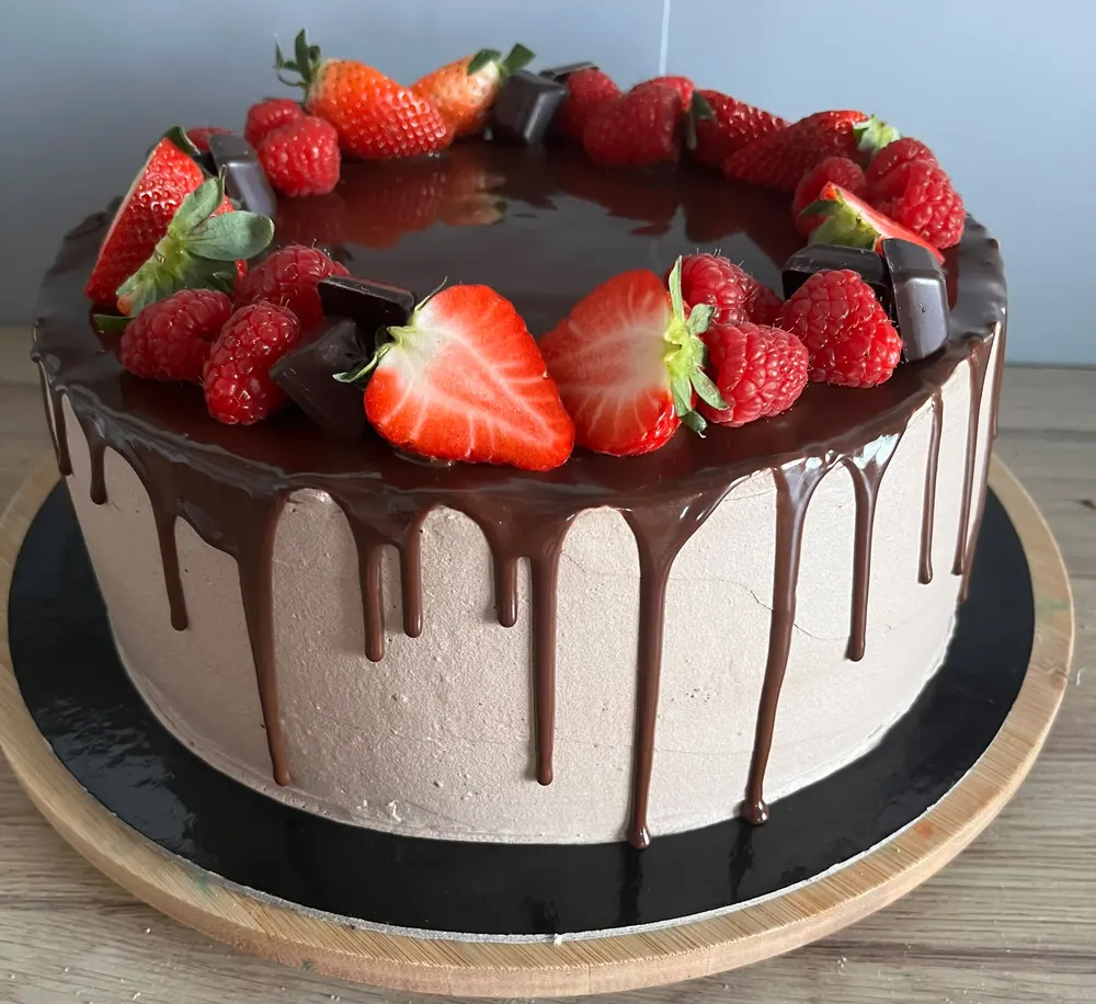 A cake made to order by JuliCake
