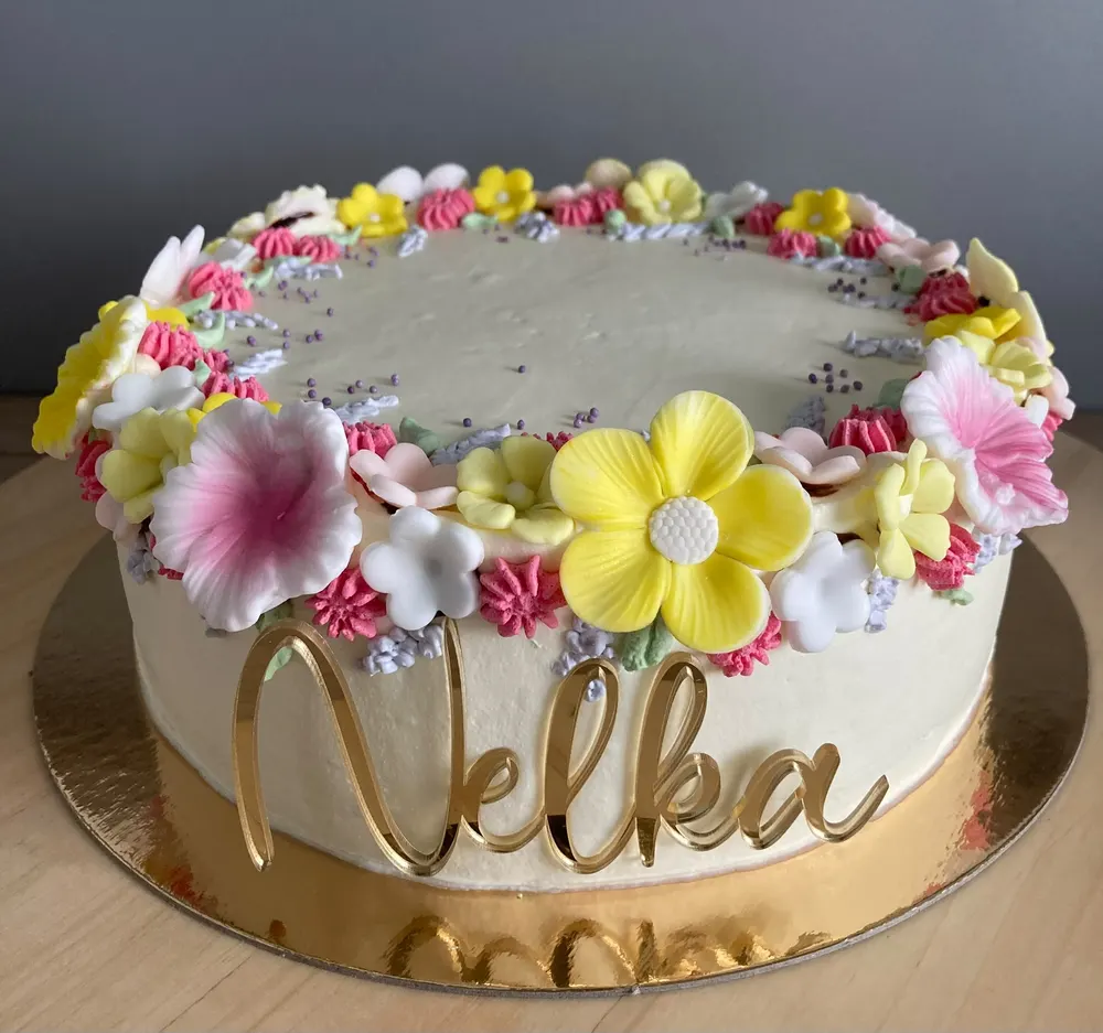A cake made to order by JuliCake