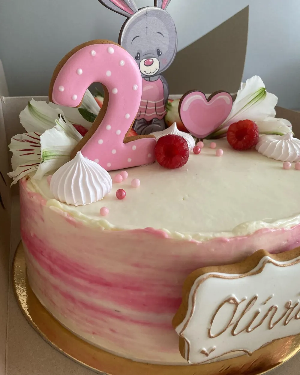 A cake made to order by JuliCake